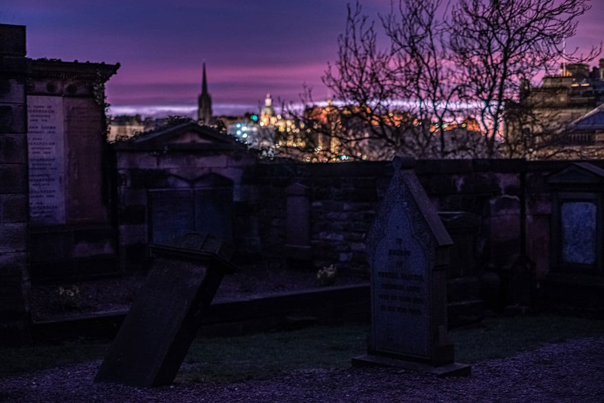 Edinburgh Ghost Walking Tour: Mysteries, Legends and Murders