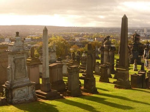 Embark on a captivating journey through history and art at the Glasgow Necropolis, an essential destination for travelers.