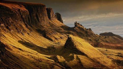 Discover the enchanting Isle of Skye with our comprehensive guide and experience an unforgettable adventure in the Inner Hebrides.