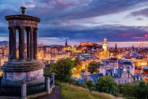 Discover the Magic of Valentine's Day in Edinburgh: Romance and Culture at Every Turn.